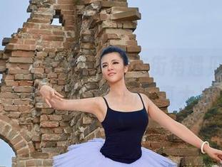 AISS爱丝(黄金版) – 在街角遇见欣杨：一部充满幽默感的写真大片！