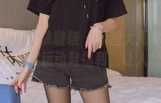 BoBoSocks袜啵啵 – 原图大揭秘！甜甜圈与她的两双运动鞋福利，让人想尖叫！