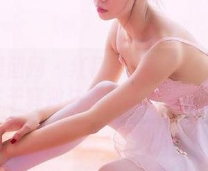 GIRLT果团网 – 红裙下的little贝壳喵：关于释放与束缚的观看合集