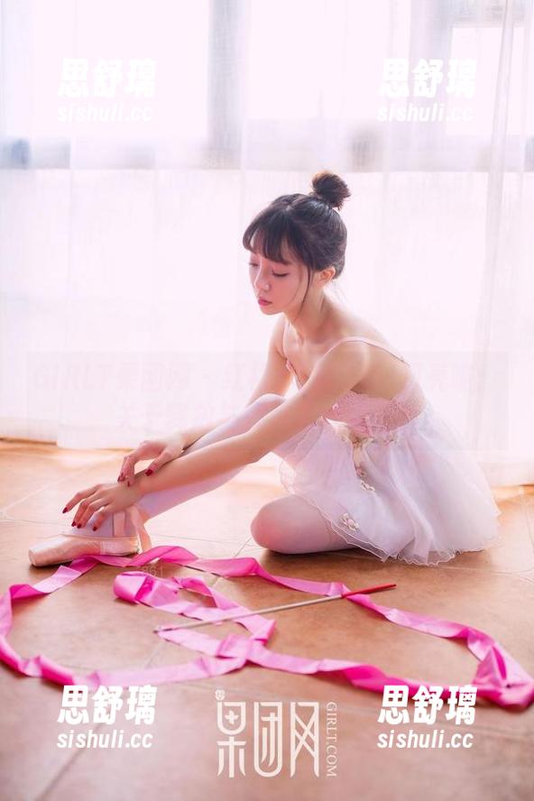 GIRLT果团网-little贝壳喵 GIRLT果团网 - 红裙下的little贝壳喵:关于释放与束缚的观看合集