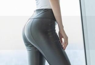 IMiss爱蜜社 – 小狐狸Sica的私房写真，礼服有点小心机，快来看看！