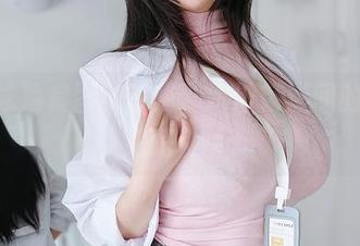 K酱泳池套图大曝光，水波荡漾间的小心思！