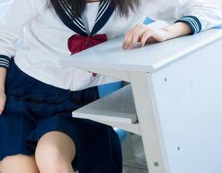 下载这份喵糖映画的“兔耳女友”作品，让春天温暖你的小心心！