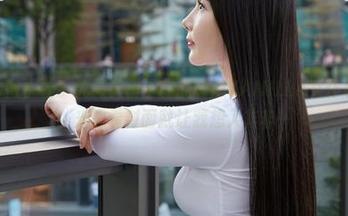 MiiTao蜜桃社 – 光影交错下的韵莉娜VANILLA女仆私拍资源，光是看封面就让我想入非非…