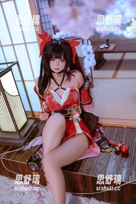Quan冉有点饿 私房小心机:Quan冉有点饿的原神申鹤同人礼服大公开