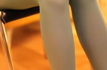 在ROSI图库中寻找最新职业装灵感，谁说职场只能是灰色？色彩才是新鲜血液！