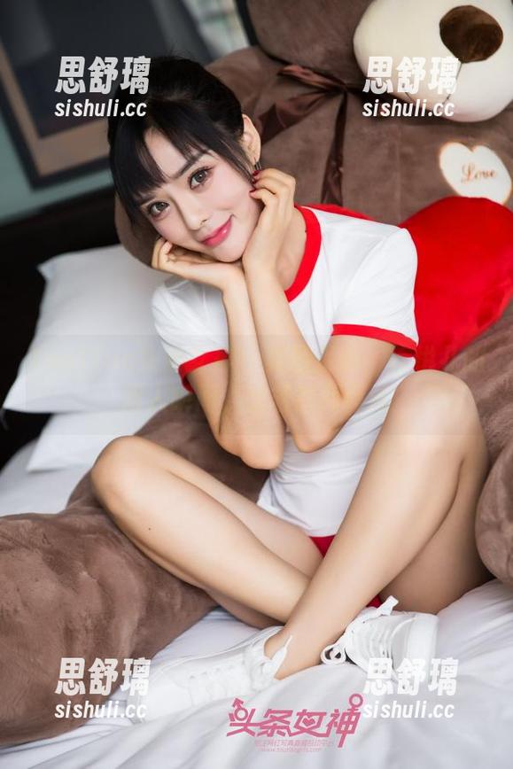 TouTiao头条女神 - 美图更新：信悦儿的双人瞬间，恍若时间停滞