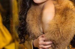 TouTiao头条女神 – 萌琪琪和泳池：轻松一夏的写真，网盘里有神秘惊喜哦！