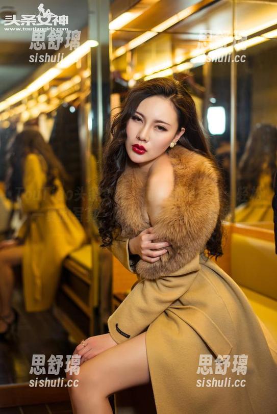 TouTiao头条女神-萌琪琪 TouTiao头条女神 - 萌琪琪和泳池:轻松一夏的写真,网盘里有神秘惊喜哦!