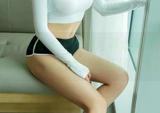 UGirls尤果网 – 牛仔裤写真偷偷更新了，周心情的魅力真让人怀疑人生！