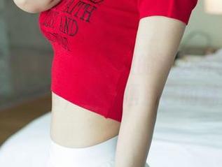 UGirls尤果网 – 金子熙的海边资源：别人晒日光浴，她在晒自己的魅力