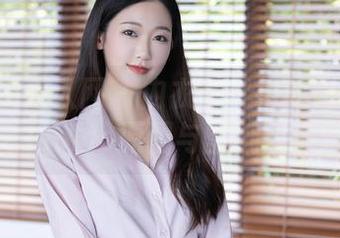 Xiuren秀人网 – 内衣与风格的碰撞：伊小七MoMo原图与壁纸双拿走！