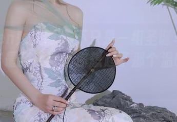 Xiuren秀人网 – 不只是一组圣诞写真！夏旖诺最新更新让你想起了那个温暖的冬天。