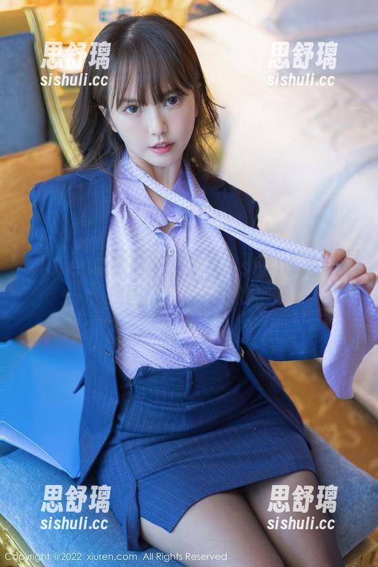 Xiuren秀人网-鱼子酱fish Xiuren秀人网 - 鱼子酱fish的泳池写真:原图假装不在意的浪漫