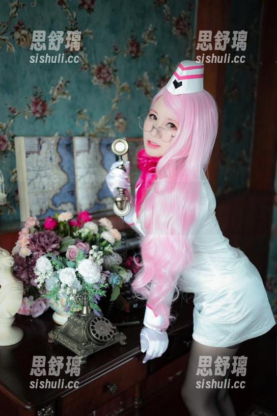 nyako喵子大魔王 nyako喵子大魔王的圣诞美图,一起来解锁节日的温暖吧!