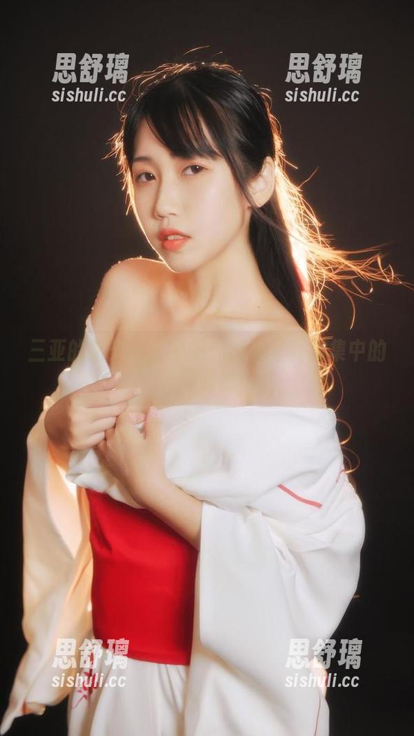 三亚的阳光与不呆猫：泳衣写真图集中的无限遐想！