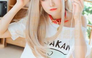 看看这个，乖乖衣宝的免费写真，吸血鬼护士服也太会撩了吧，真想把她藏起来！