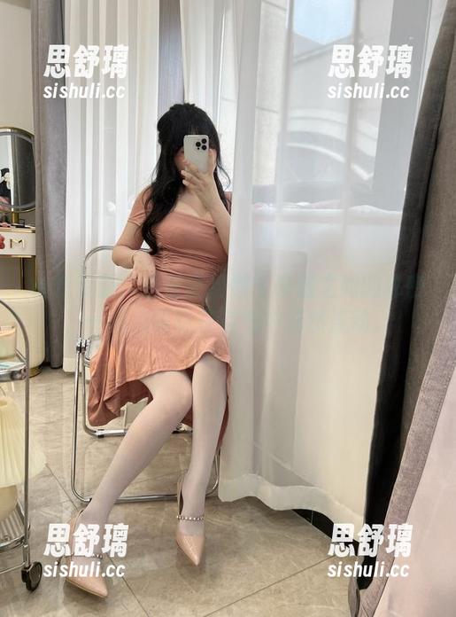 依依超级懒 最新资源:依依超级懒与瑜伽之间的秘密,一点点暧昧在空气中悄然流动。