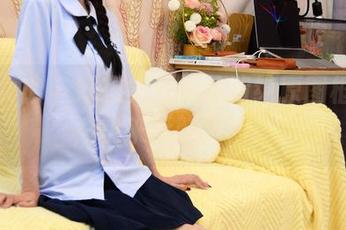 初夏女神 – 好想把双双的清纯原图框起来，快来新鲜更新！