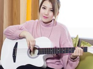 头条女神 – 办公室的自拍术：易阳如何把美图玩得飞起！