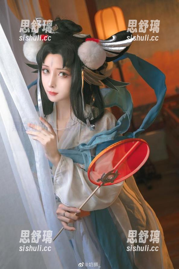 奶狮不咬人 黑白的宁静:奶狮不咬人作品集中的瞬息万变