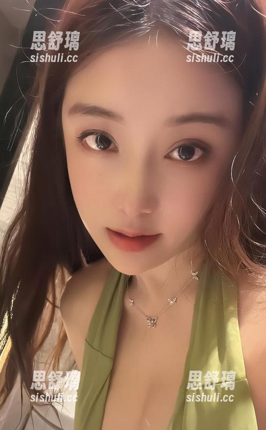 微密圈 - 看奶雯穿黑皮裙，高清壁纸让人觉得自己也能变得优雅。
