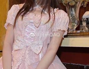 妖君白研空姐套图全新更新，难道真的能把天际线都打动？
