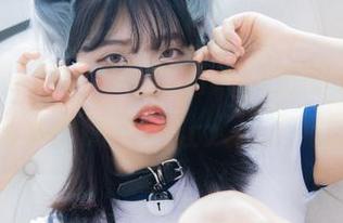 看宋哈娜(송하나)私拍图片，她的女友跟梦一样，光影间的灵动让人心里微微发热。