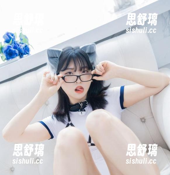看宋哈娜(송하나)私拍图片，她的女友跟梦一样，光影间的灵动让人心里微微发热。