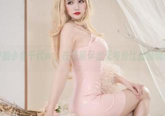 睡衣中的小仓千代w，在线展示出无与伦比的慵懒风情。