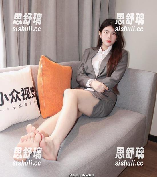 小众视觉-思思姐 小众视觉 - 思思姐泳衣私拍:尽情享受阳光与短暂的羞涩时刻!