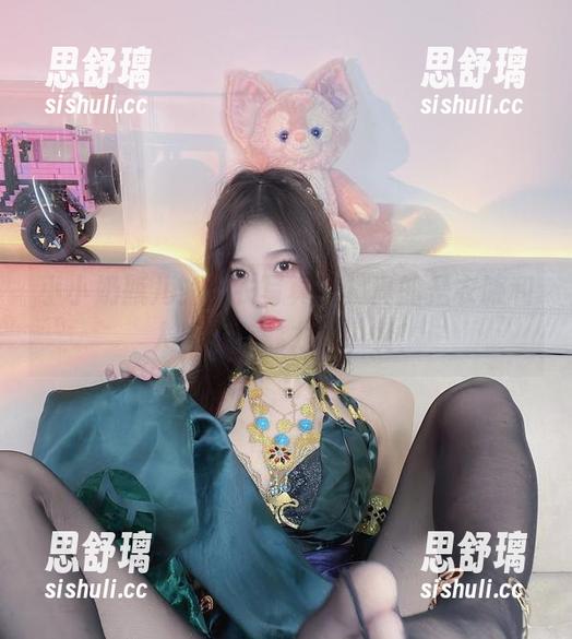 小小奶瓶儿 小小奶瓶儿的皮衣写真集,真的是衣服和人都太有魅力了,赞!