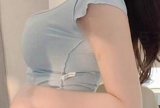 微密圈 – 小玉吃果冻写真集，巨无霸与清纯脸蛋的秘密资源，准备好惊喜了吗？