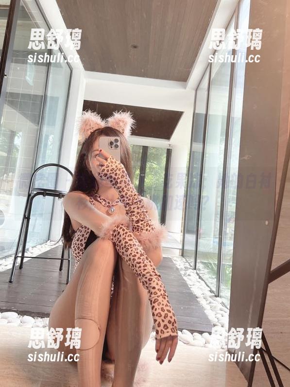 小玉吃果冻 微密圈 - 在线写真小玉吃果冻:她的白衬衫能让你心跳加速吗?