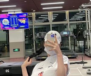 微密圈 – 一起走入左公子666的清纯女白诱惑世界：原图合集，无尽的柔和