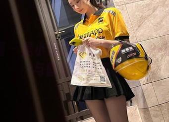 微密圈 – 是小逗逗眼镜写真集：一场视觉与幽默的完美碰撞