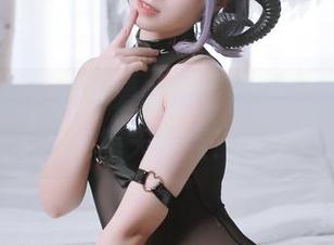 引人入胜：朝雾爱的皮衣美图精选，适合每天翻看！