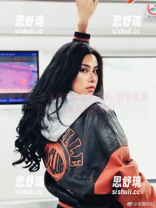 李嘉欣97 微密圈 - 李嘉欣97的漆皮罩罩:图包里那些让人心跳加速的细节!