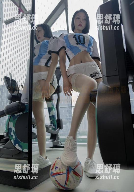 果儿Victoria 微密圈 - 果儿Victoria×红裙:原图下载,可别让你的屏幕孤单!