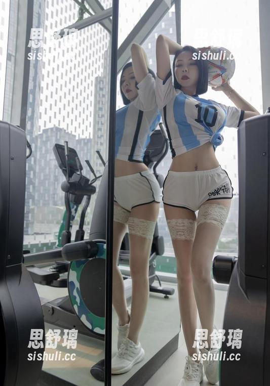 微密圈 - 草地骑士果儿Victoria：这黑色图册，新品不上架，直击你的时尚灵魂！