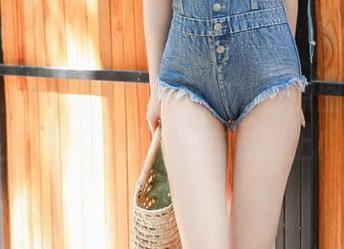 模范学院 – 李可可体操服高清原图，没想到她的柔韧性也在衣服上！