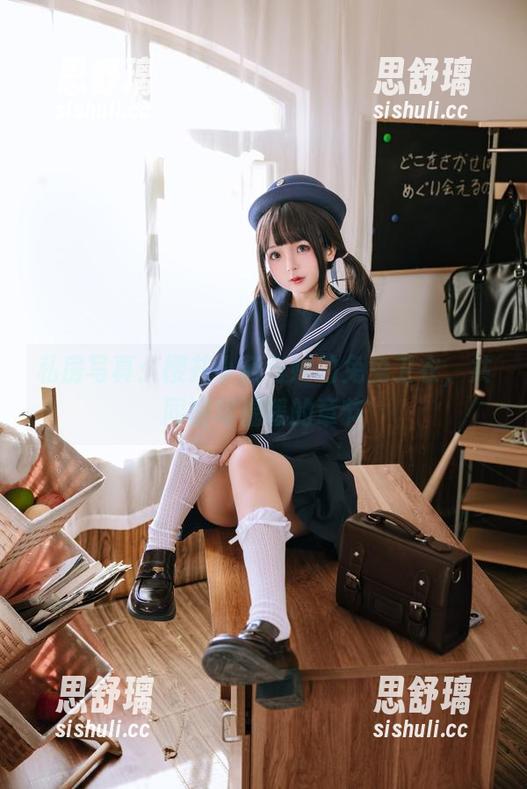 樱井小莜 私房写真:樱井小莜与她的兔兔卫衣,共同谱写温暖的章节