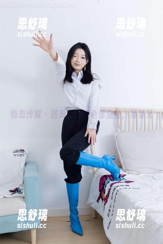 物恋传媒 - 图册里的橘色郁金香，菜菜又在调皮了