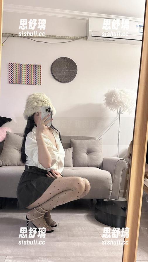 玫桃泡芙 微密圈 - 喜欢美足?玫桃泡芙的免费美图会让你爱上“腿肥”的世界!