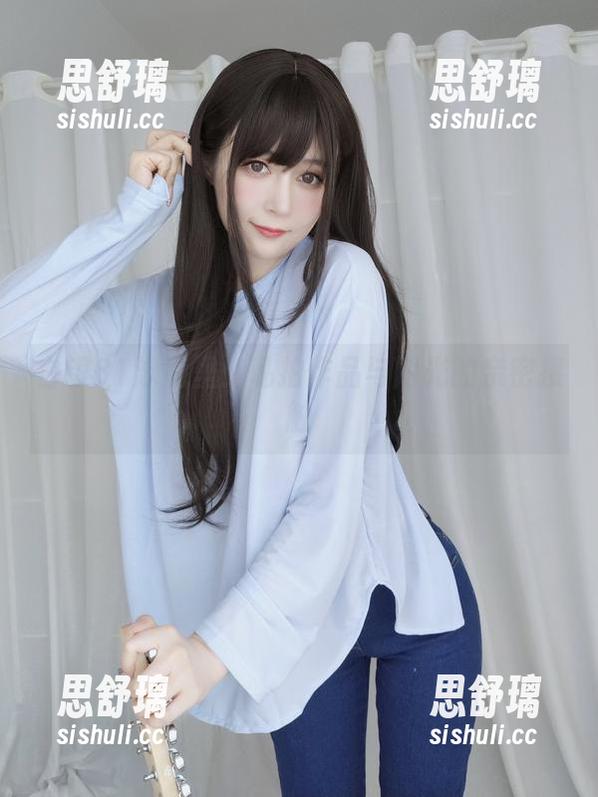 白银81 白银81泳池里:私拍作品与阳光的亲密接触
