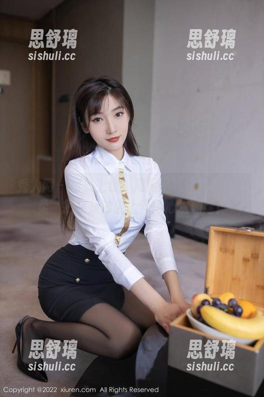 秀人网-周周不吃香菜 秀人网 - 图集上线!周周不吃香菜用‘温柔’把我从沙发上弄得心跳加速!