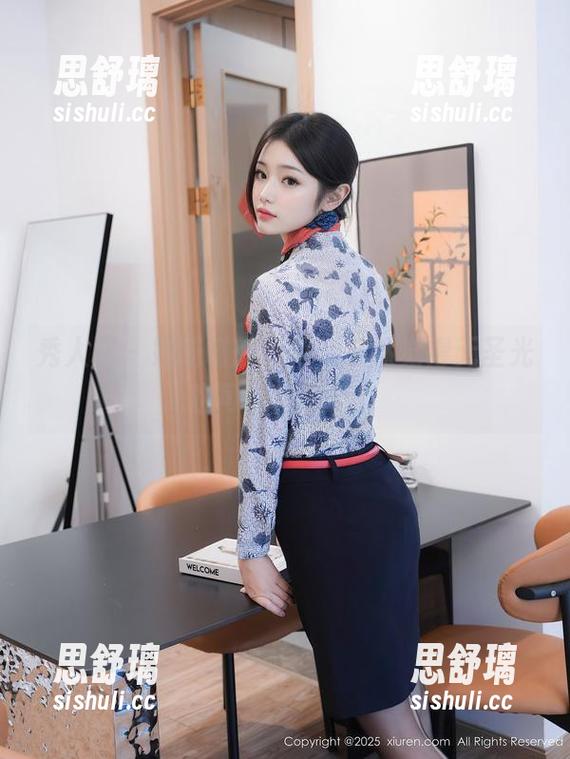 秀人网 - 奶喵喵的短裙，突然觉得无圣光也可以很抓马！