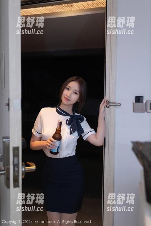 秀人网-安然anran 秀人网 - 在云南的旅拍中,安然anran的写真好像悄悄诉说着每一缕光影的秘密