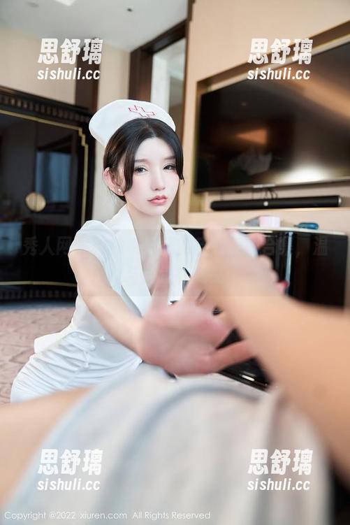 秀人网-柚柚小奶瓶 秀人网 - 柚柚小奶瓶的皮衣美图合集,温柔与叛逆在此交汇