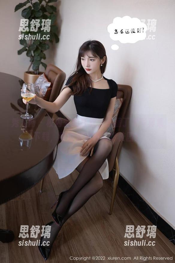 秀人网 - 校内外的狂欢，王俪丁呀写真集下载，看看她如何玩转校园！